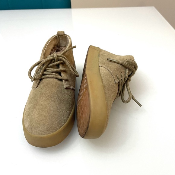 Gap - Picture 3 of 5